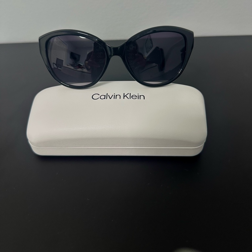 Calvin Klein Black Cat-Eye Sunglasses. NWOT
